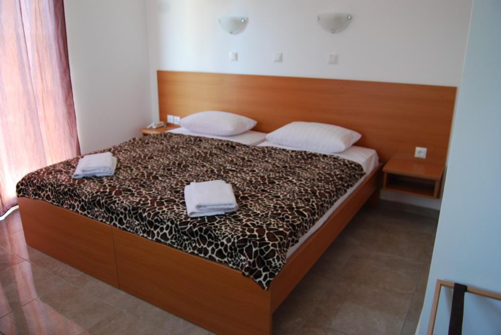 Hotel Ledras Gennadi Phòng bức ảnh